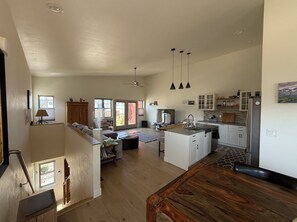 Smart TV - Find your quiet in this peaceful 3-bedroom getaway near the Arkansas River (Salida)