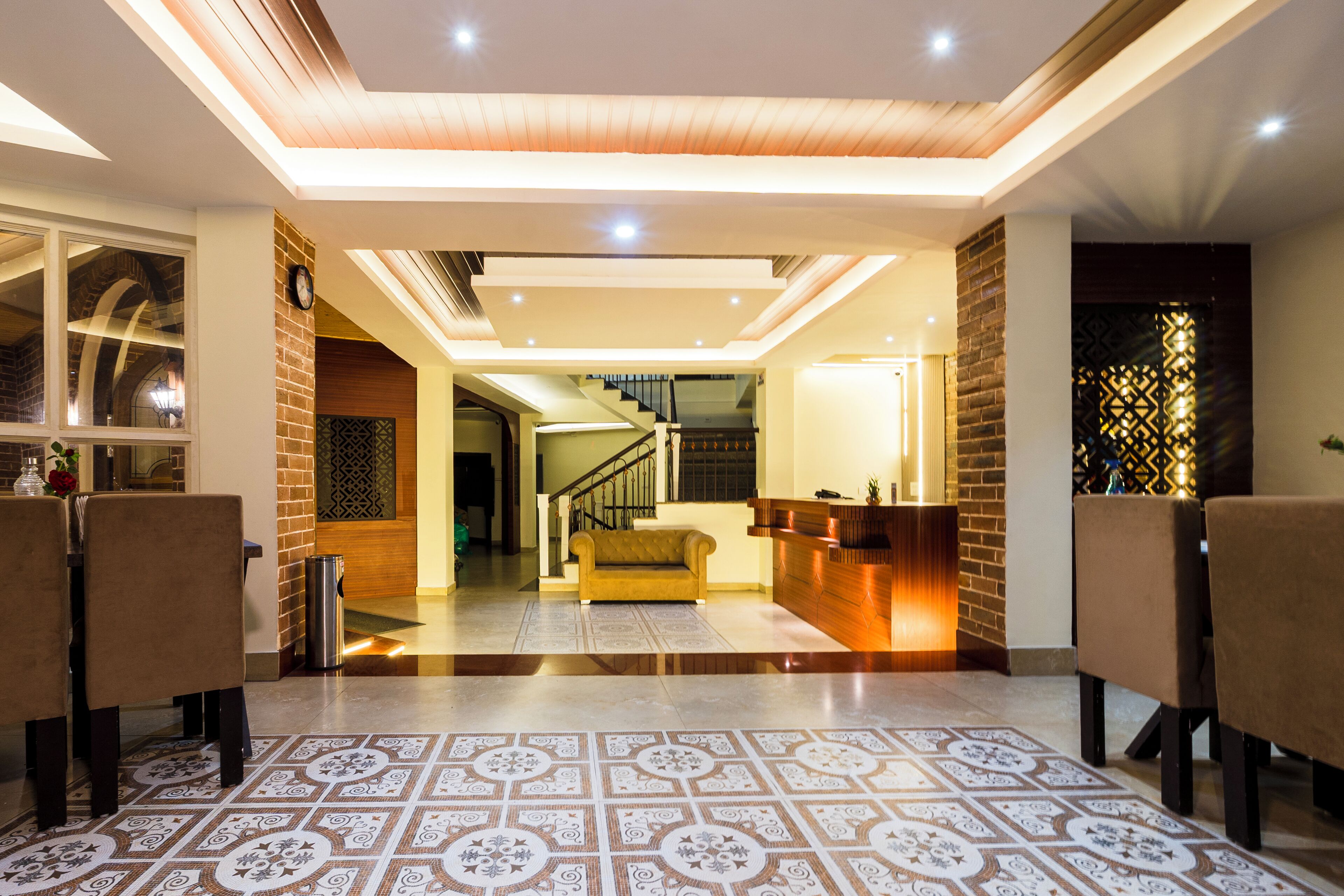 Coin salon dans le hall