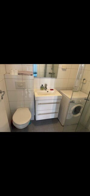 Apartemen, beberapa kamar | Kamar mandi