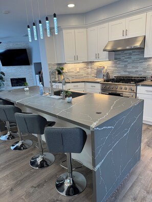 電子レンジ、オーブン、コンロ、食器洗い機