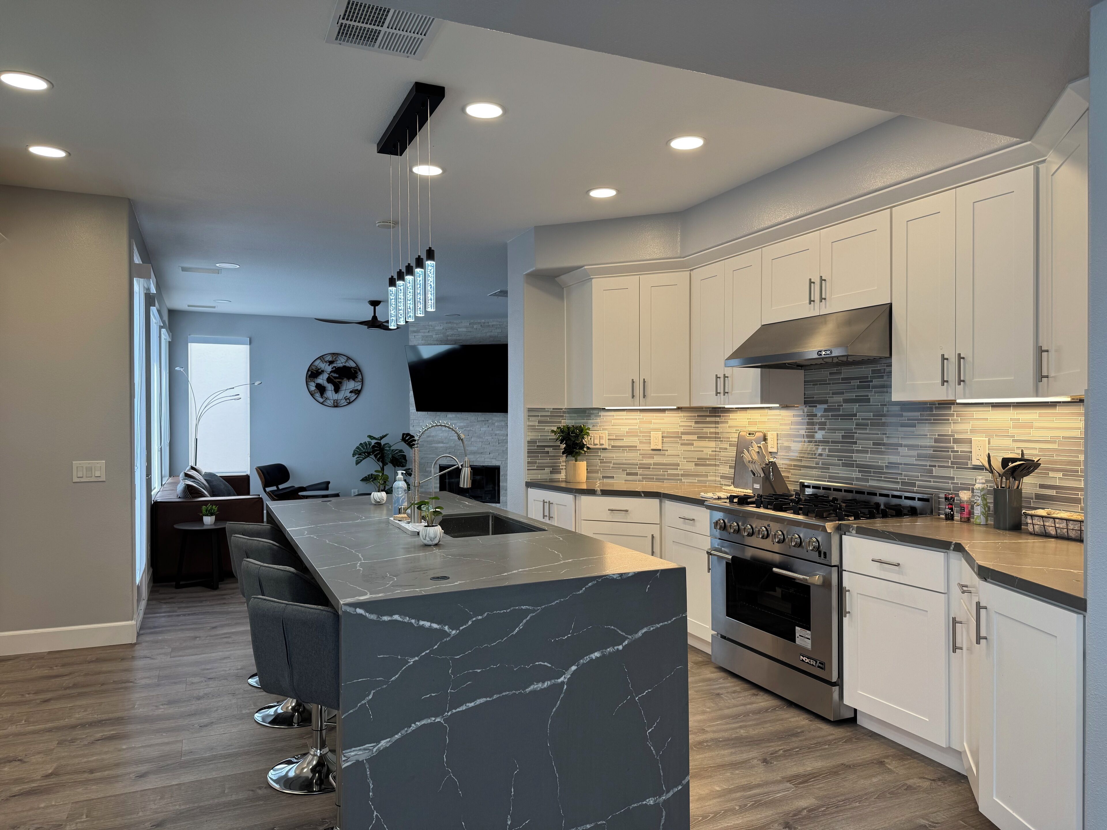 Micro-ondes, four, plaque de cuisson, lave-vaisselle