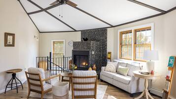 Smart TV, fireplace, stereo