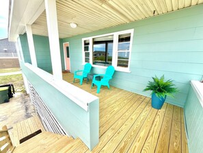 Terrace/patio - Charming 3-bedroom cottage with an Ocean View! (Kitty Hawk)