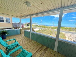 Terrace/patio - Charming 3-bedroom cottage with an Ocean View! (Kitty Hawk)