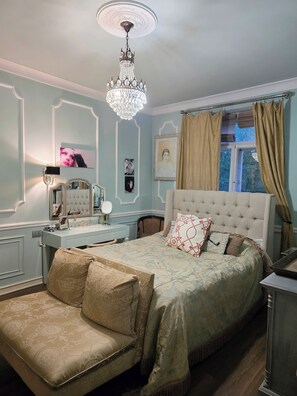 2 عدّة غرف نوم ومكواة/لوح كي وواي فاي وملاءات أسرّة