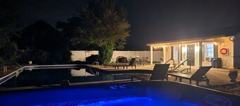 Valley Pike Manor - Historic Farmhouse Retreat