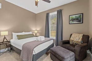 5 bedrooms, iron/ironing board, free WiFi, bed sheets