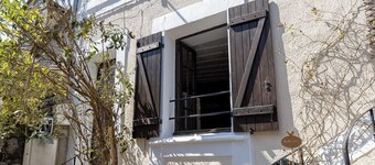 Charming renovated air-conditioned cottage, historic center of Moret-sur-Loing