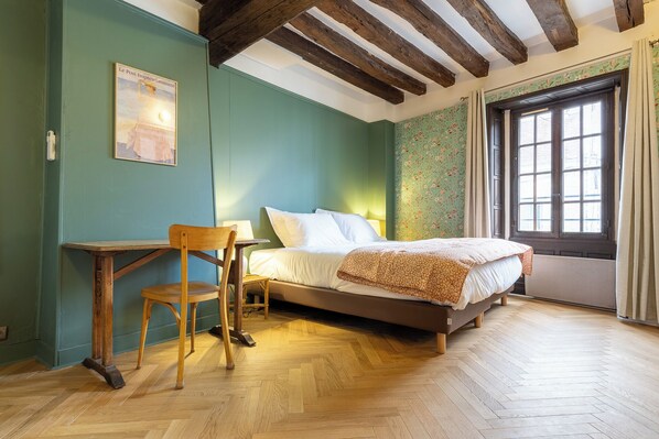 2 bedrooms, desk, iron/ironing board, travel cot - Maison Félicia - 2 air-conditioned suites with bathroom - Fontainebleau (Moret-Loing-et-Orvanne)