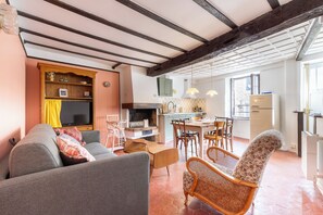 Smart TV, books - Maison Félicia - 2 air-conditioned suites with bathroom - Fontainebleau (Moret-Loing-et-Orvanne)