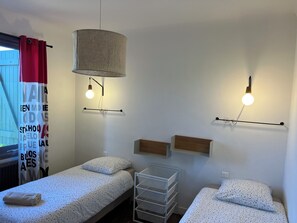 3 bedrooms, iron/ironing board, Internet, bed sheets