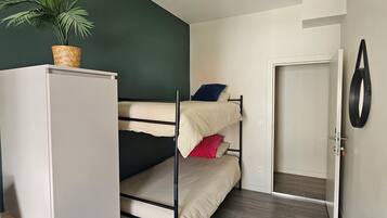 1 chambre, fer et planche à repasser, accès Internet, draps fournis