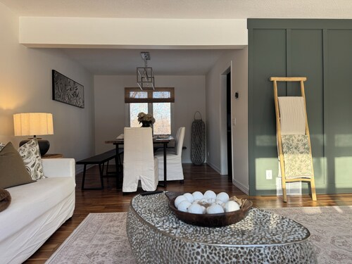 Olive + Oak - A Peaceful Family Retreat Close To Everything