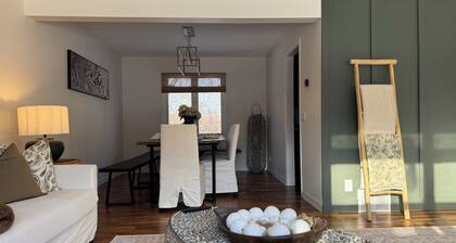 Olive + Oak - A Peaceful Family Retreat Close To Everything