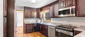 Olive + Oak - A Peaceful Family Retreat Close To Everything