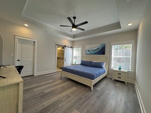 3 bedrooms, desk, iron/ironing board, travel crib