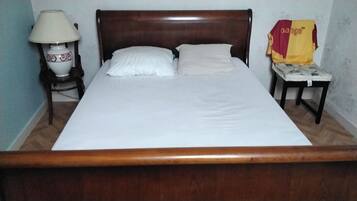 4 habitaciones, tabla de planchar con plancha, wifi y ropa de cama