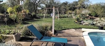 Country house with nearby shops, swimming pool and beautiful garden