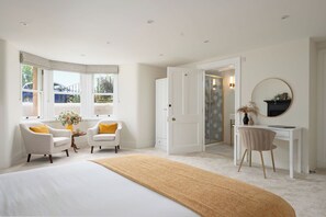 3 bedrooms, desk, iron/ironing board, travel cot