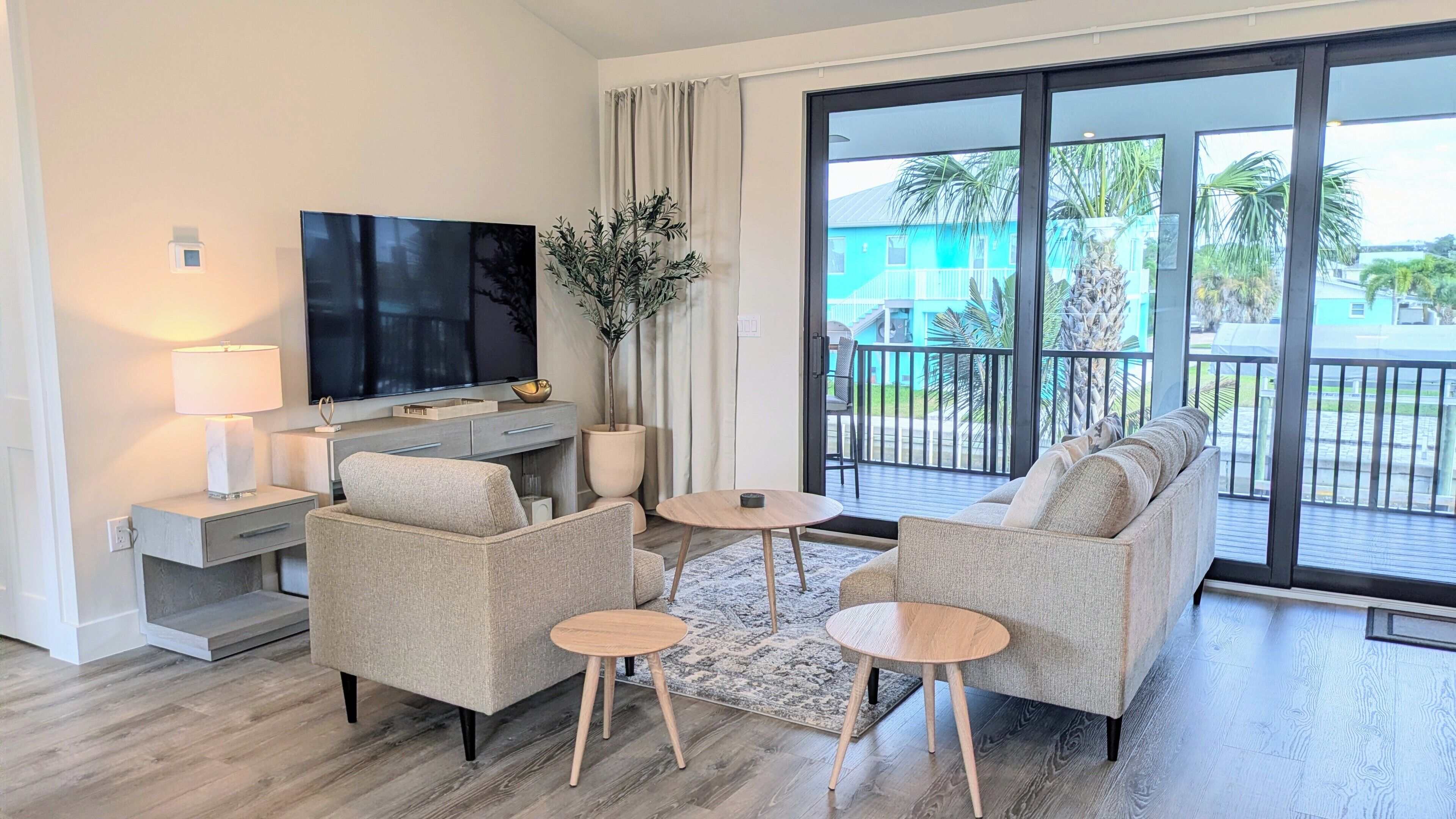 Smart TV, table tennis