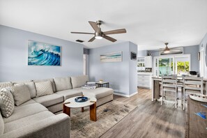 Smart TV, ping pong, stereo - Tropical Oasis Heated Pool • Spa • Pool Table • Grill • Games • Beach 15 Minutes (Seminole)