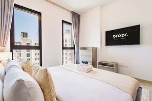 3 bedrooms, in-room safe, iron/ironing board, Internet