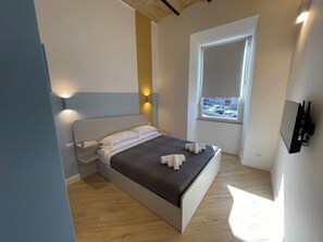 2 bedrooms, in-room safe, iron/ironing board, free WiFi