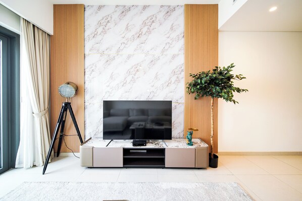 Premium Apartment, Balcony, Bay View | Living room