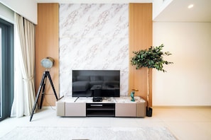 Premium Apartment, Balcony, Bay View | Living room