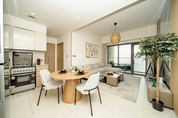 Premium Apartment, Balcony, Bay View | In-room dining