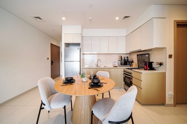 Premium Apartment, Balcony, Bay View | In-room dining