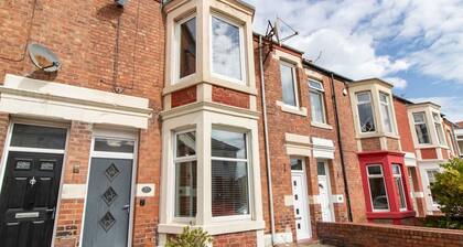 Pass the Keys | Charming Seaside Retreat | 2BR Flat in Cullercoats