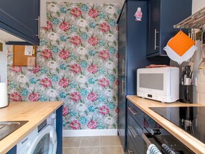 Fridge, microwave, oven, coffee/tea maker