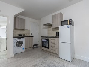 KĂŒhlschrank, Mikrowelle, Ofen, Toaster