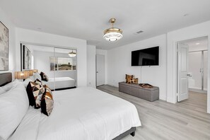 8 slaapkamers, een bureau, een strijkplank/strijkijzer, gratis wifi