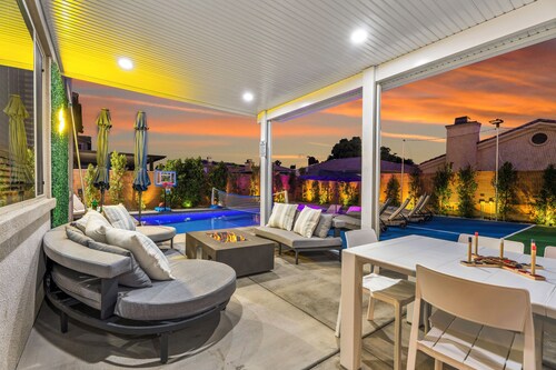 Oh La la Coachella, Pool, Spa, BBQ, Games, Sleeps 23