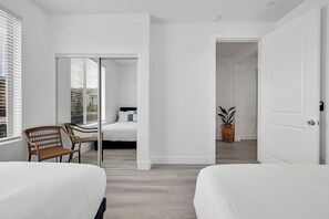 8 slaapkamers, een bureau, een strijkplank/strijkijzer, gratis wifi