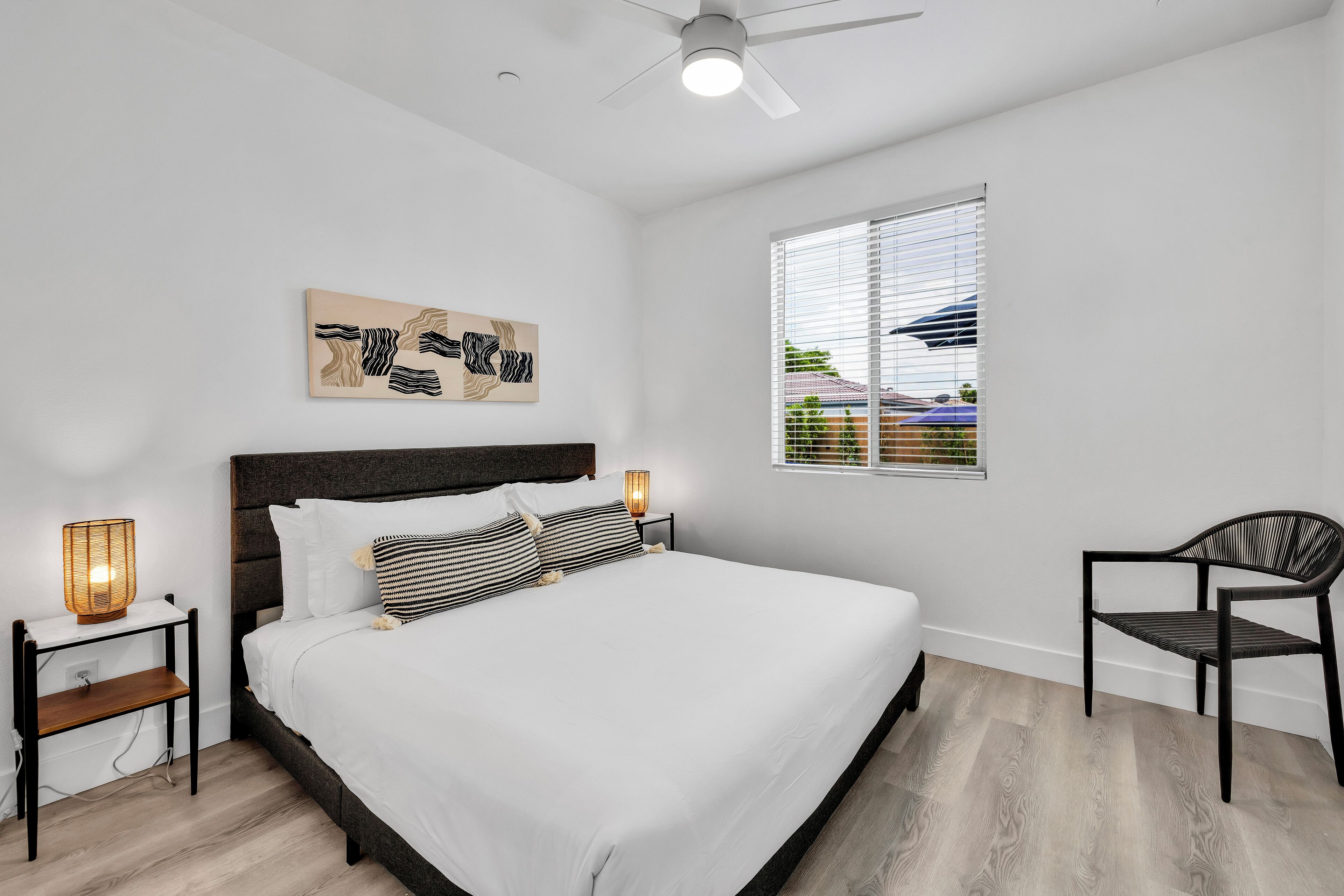 8 habitaciones, escritorio, tabla de planchar con plancha y wifi gratis 