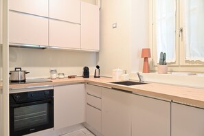 Oven, stovetop, dishwasher - BORGOVICO 48 - Walkable stay Train, Center, Lake and Stadium (Como)