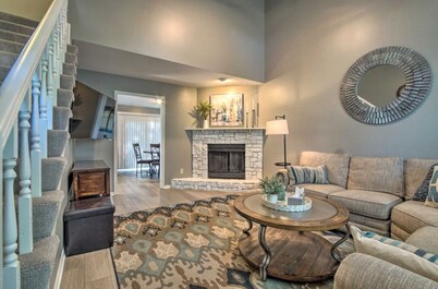 Spacious Condo in Overland Park-Sleeps 8