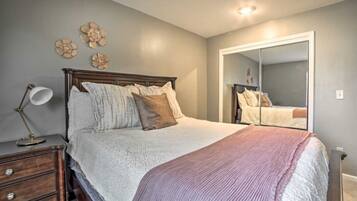 3 bedrooms, iron/ironing board, WiFi, bed sheets