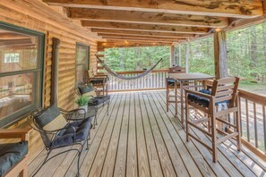 Outdoor dining - Fire Pit + Gym + Arcade + Private Log Cabin + EV Charger (Thornton)