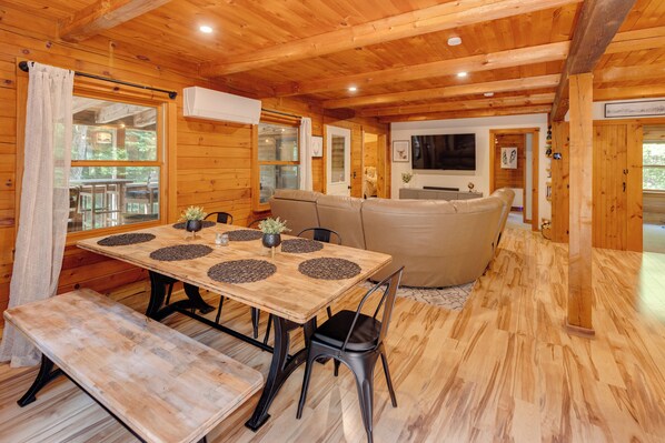Dining - Fire Pit + Gym + Arcade + Private Log Cabin + EV Charger (Thornton)