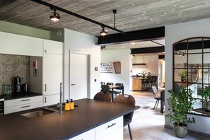 Luokittelematon kuva, 4 kautta 43, painike