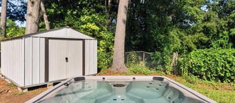 15 min to DT - Hot Tub - Sauna - Games - Firepit - EV Charger - Workout Area