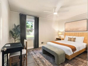 3 bedrooms, desk, iron/ironing board, free WiFi