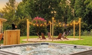 Outdoor spa tub