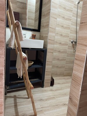 Hårtørrer, håndklæder, Sæbe, Toiletpapir