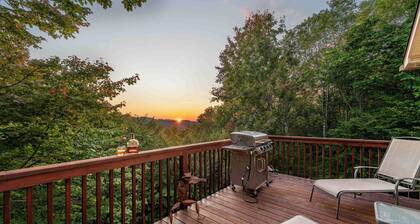 Casa Bella – 5 Min to Beech Mtn Resort + Hot Tub