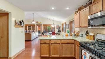 Micro-ondes, four, plaque de cuisson, lave-vaisselle